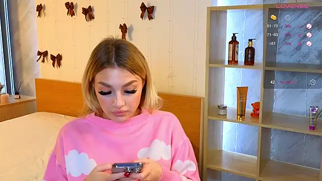 Ella Milla online show from 12.25.24