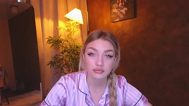 Ella Milla online show from 01.07.25