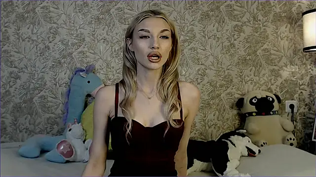 Ella Milla online show from 11.12.25