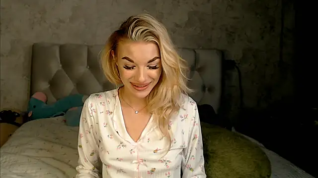 Ella Milla online show from 03.08.26