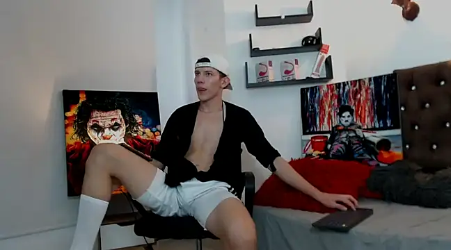 flowers18 online show from 01.25.25