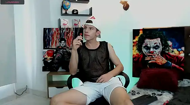 flowers18 online show from 03.15.25