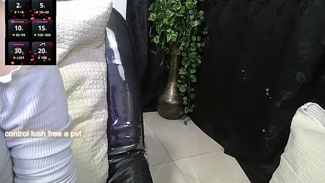 Snapshot of shantala_krisha chatting on 03.11.25 shantala krisha online show from 03.11.25