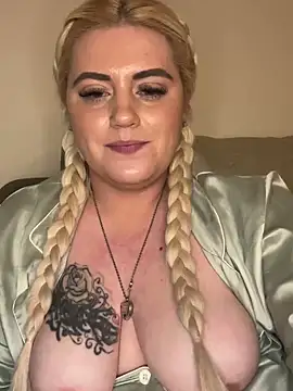 Snapshot of Blondiee3088 chatting on 02.10.25 Blondiee3088 online show from 02.10.25