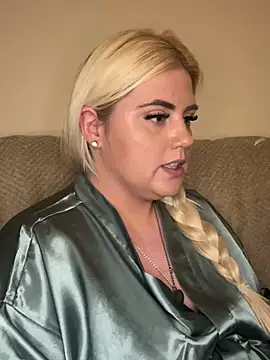 Snapshot of Blondiee3088 chatting on 02.27.25 Blondiee3088 online show from 02.27.25