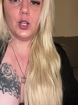 Snapshot of Blondiee3088 chatting on 03.06.25 Blondiee3088 online show from 03.06.25