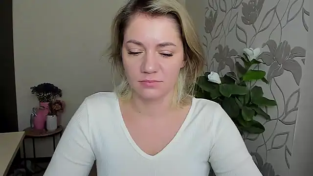 MariaSttone online show from 10.06.25