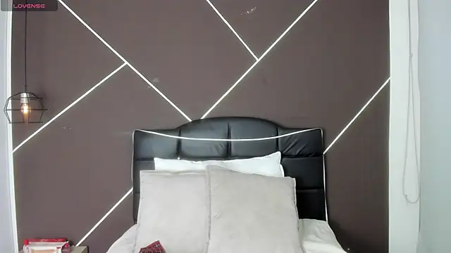 Snapshot of AntonellaRosee_ chatting on 01.28.25 AntonellaRosee online show from 01.28.25