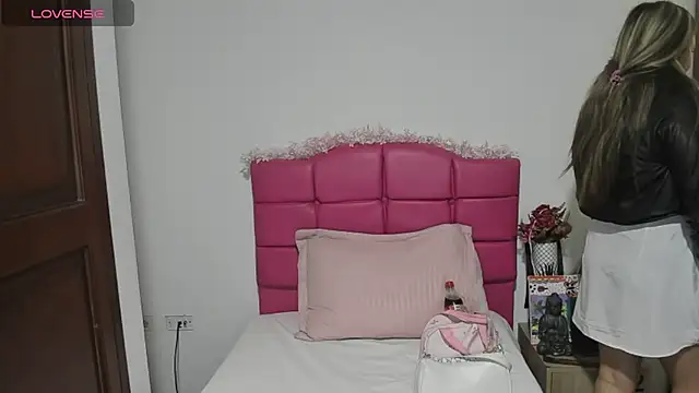 Snapshot of AntonellaRosee_ chatting on 10.23.25 AntonellaRosee online show from 10.23.25