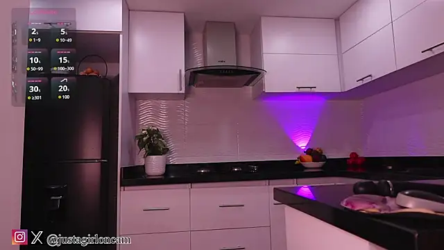 nicollefiorett online show from 03.04.25