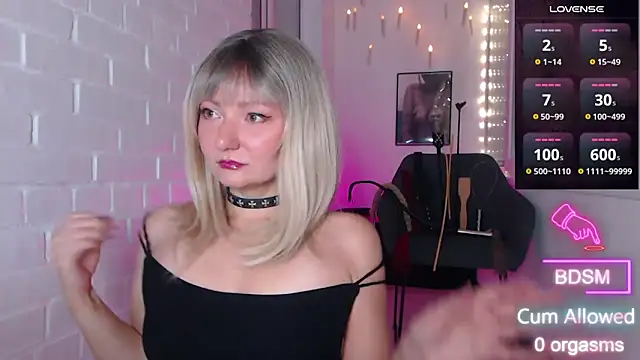 Snapshot of Sandralawrence chatting on 10.04.25 Sandralawrence online show from 10.04.25