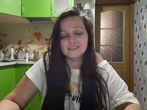 Snapshot of CatMelissa chatting on 10.31.25 CatMelissa online show from 10.31.25