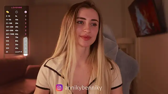 Coconutkittyy online show from 03.05.25