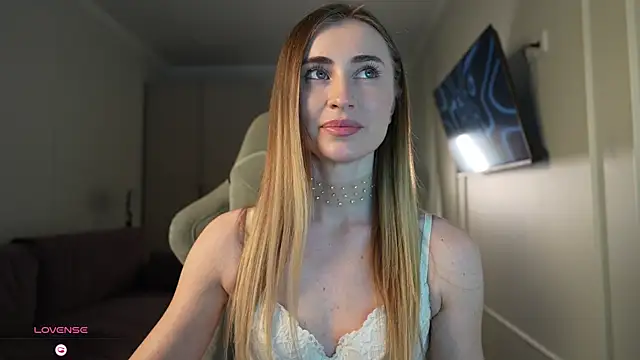 Coconutkittyy online show from 10.26.25