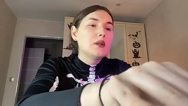 Maria Bowie online show from 10.29.25