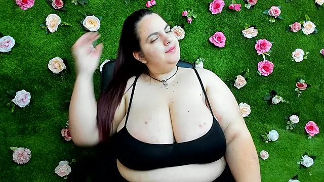 Huge Titties  online show from 03.07.25
