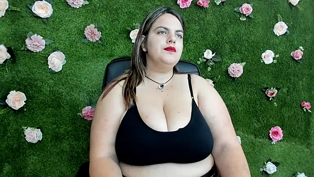 Huge Titties  online show from 09.23.25