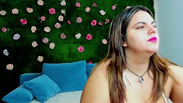 Huge Titties  online show from 10.15.25