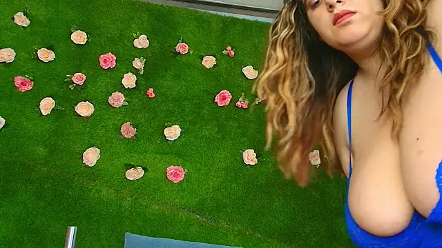 Huge Titties  online show from 05.29.26