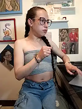 Snapshot of milena_23x chatting on 12.31.24 milena 23x online show from 12.31.24