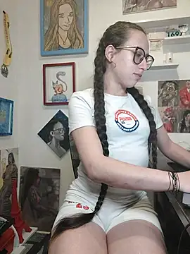 Snapshot of milena_23x chatting on 02.14.25 milena 23x online show from 02.14.25