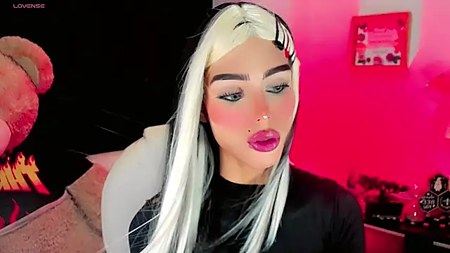 Snapshot of dollswit01 chatting on 01.22.25 dollswit01 online show from 01.22.25