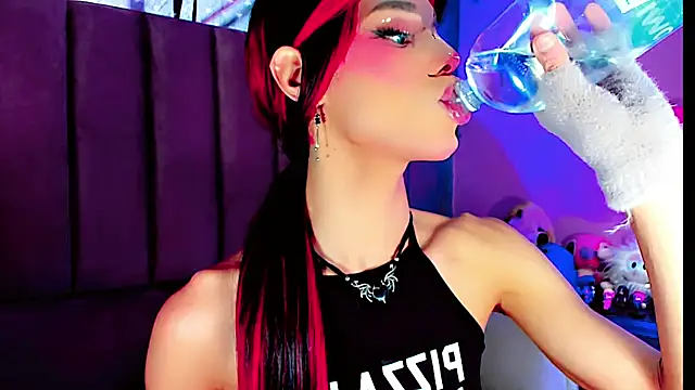 Snapshot of dollswit01 chatting on 09.12.25 dollswit01 online show from 09.12.25