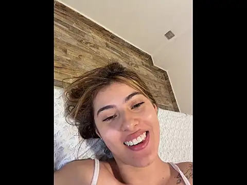 Snapshot of annieesweett chatting on 07.05.26 annieesweett online show from 07.05.26