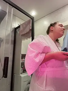 Snapshot of SuzieMurray chatting on 02.13.26 SuzieMurray online show from 02.13.26