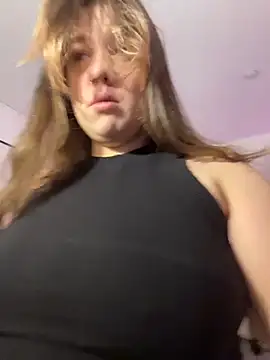 Snapshot of SuzieMurray chatting on 02.21.26 SuzieMurray online show from 02.21.26