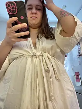 Snapshot of SuzieMurray chatting on 02.22.26 SuzieMurray online show from 02.22.26