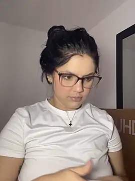 Snapshot of kimberlyhills1 chatting on 11.24.25 kimberlyhills1 online show from 11.24.25