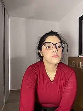 Snapshot of kimberlyhills1 chatting on 11.27.25 kimberlyhills1 online show from 11.27.25