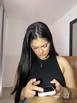 Snapshot of kimberlyhills1 chatting on 11.30.25 kimberlyhills1 online show from 11.30.25