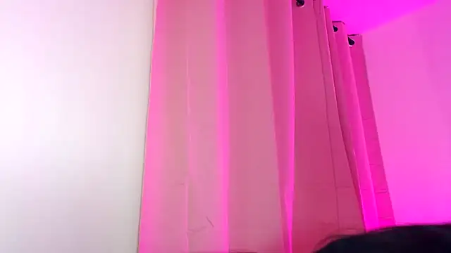 Snapshot of kimberlyhills1 chatting on 12.20.25 kimberlyhills1 online show from 12.20.25