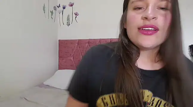 Snapshot of Serenity chatting on 02.21.25 Serenity online show from 02.21.25