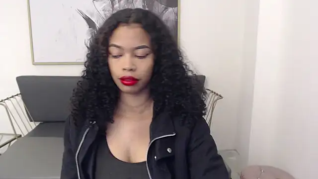 Snapshot of Shenna_brunette_ chatting on 12.06.24 Shenna brunette online show from 12.06.24