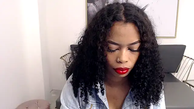 Snapshot of Shenna_brunette_ chatting on 12.07.24 Shenna brunette online show from 12.07.24