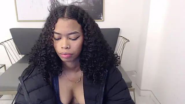 Snapshot of Shenna_brunette_ chatting on 12.15.24 Shenna brunette online show from 12.15.24