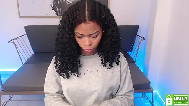 Snapshot of Shenna_brunette_ chatting on 02.06.25 Shenna brunette online show from 02.06.25