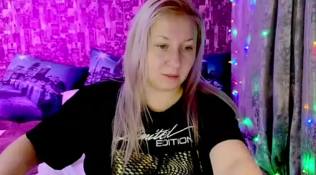Snapshot of sarakatherin chatting on 12.23.24 sarakatherin online show from 12.23.24