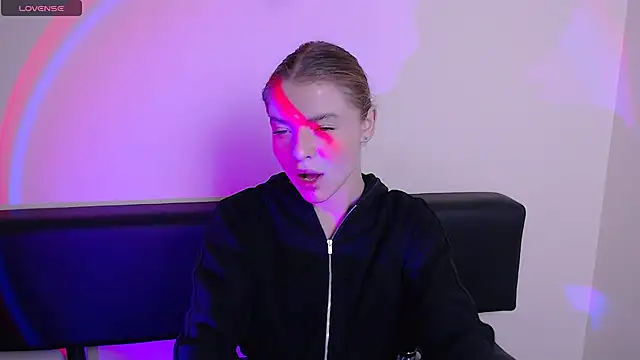 MissOliviaa  online show from 10.27.25