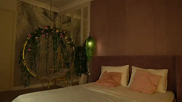 Snapshot of Smiley_Mia chatting on 11.06.25 Smiley Mia online show from 11.06.25