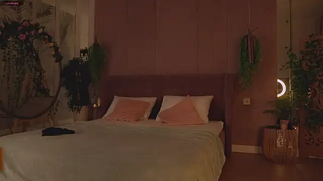 Smiley Mia online show from 11.11.25