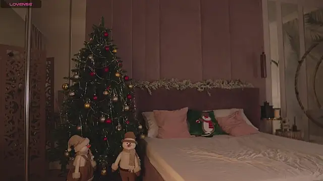 Smiley Mia online show from 12.14.25