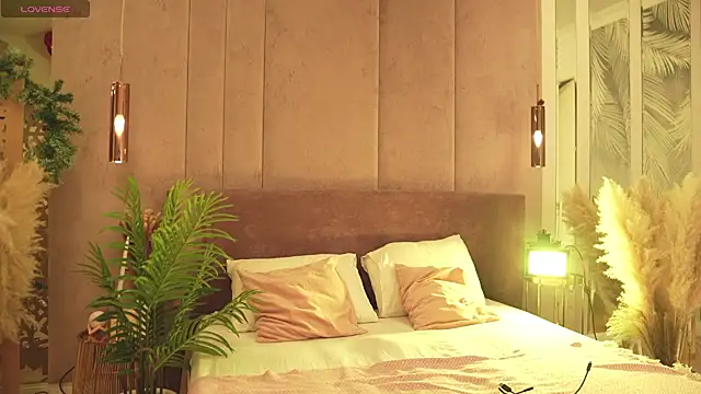 Smiley Mia online show from 03.15.26