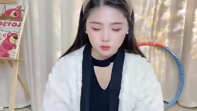 Snapshot of SU__SU chatting on 02.04.25 SU SU online show from 02.04.25
