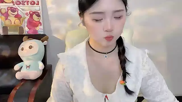 Snapshot of SU__SU chatting on 02.28.25 SU SU online show from 02.28.25