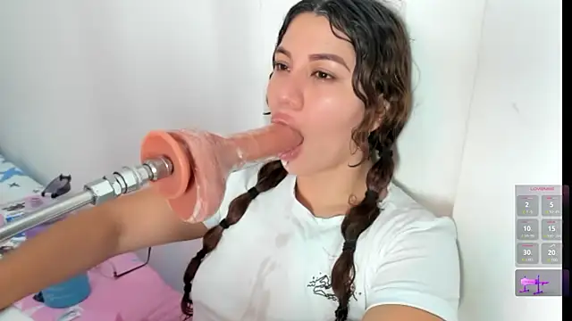 Snapshot of hade_cute chatting on 02.26.25 hade cute online show from 02.26.25