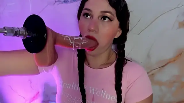 Snapshot of hade_cute chatting on 12.04.25 hade cute online show from 12.04.25